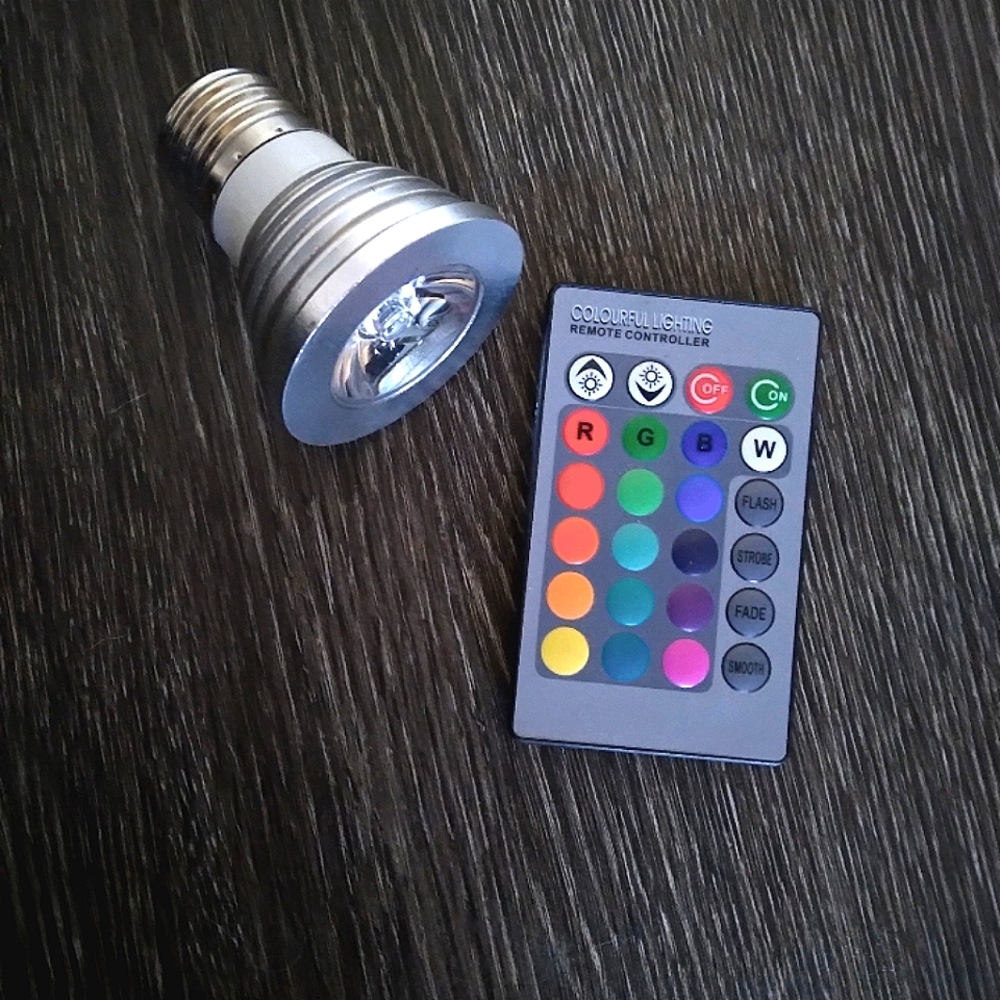 NWOT Color changing LED light bulb with remote control